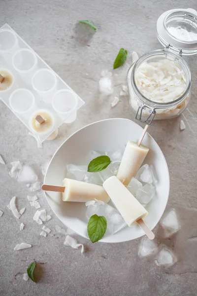 Isglass Gjord Från Ananas Och Kokos — Stockfoto