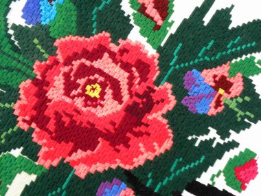    işlemeli gül beyaz bir arka plan üzerinde                            