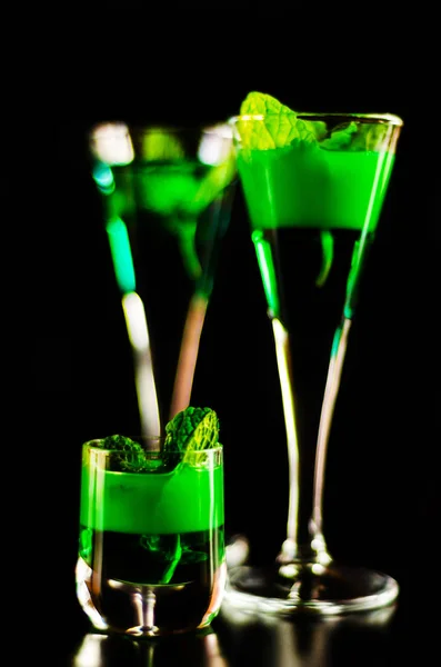 Green Mint Liqueur Refreshing Drink Fresh Mint Energizing Cocktail Party — Stock Photo, Image
