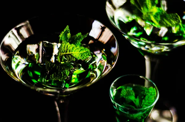 Green Mint Liqueur Refreshing Drink Fresh Mint Energizing Cocktail Party — Stock Photo, Image