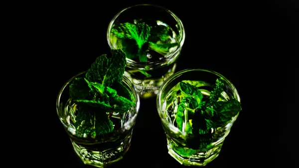 Groene Pepermunt Likeur Verfrissend Drankje Met Verse Munt Energieke Cocktail — Stockfoto