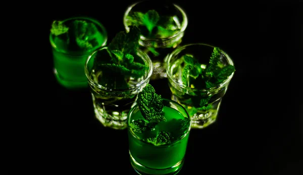 Green Mint Liqueur Refreshing Drink Fresh Mint Energizing Cocktail Party — Stock Photo, Image