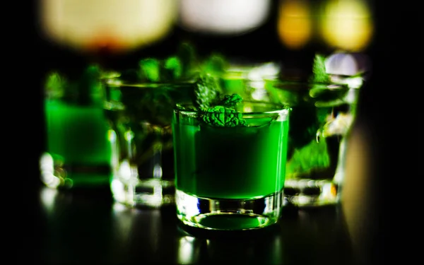 Green Mint Liqueur Refreshing Drink Fresh Mint Energizing Cocktail Party — Stock Photo, Image