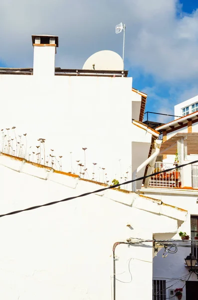 Stylový Balkon Kovovým Zábradlím Solidní Architektonický Prvek Místem Odpočinku Relaxace — Stock fotografie