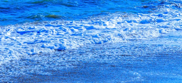 Close Sea Water Affecting Sand Beach Sea Waves Calmly Flowing — Stock Photo, Image
