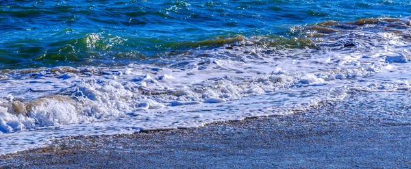 Close Sea Water Affecting Sand Beach Sea Waves Calmly Flowing — Stock Photo, Image