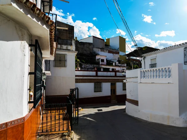 Rua Bonita Pitoresca Estrada Estreita Fachadas Brancas Edifícios Arquitetura Espanhola — Fotografia de Stock