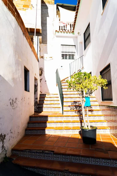 Malownicze Drogi Ulicy Wąskie Białe Elewacje Budynków Hiszpańskiej Architektury Słoneczny — Zdjęcie stockowe