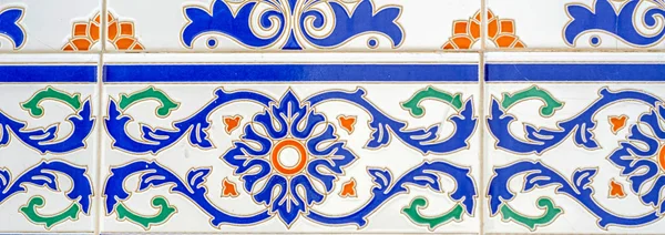 Geleneksel Spanyol Dekoratif Fayansları Binaların Duvarlarında Orijinal Seramik Fayanslar Dekorasyon — Stok fotoğraf