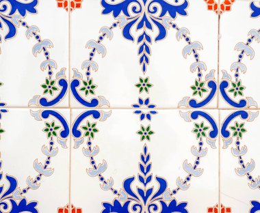 Geleneksel İspanyol dekoratif fayansları, binaların duvarlarında orijinal seramik fayanslar, dekorasyon.