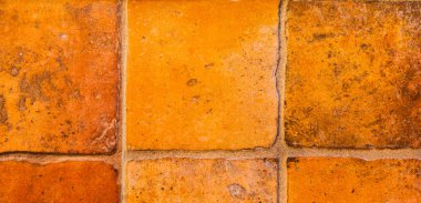 Geleneksel İspanyol dekoratif fayansları, binaların duvarlarında orijinal seramik fayanslar, dekorasyon.