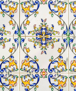 Geleneksel İspanyol dekoratif fayansları, binaların duvarlarında orijinal seramik fayanslar, dekorasyon.