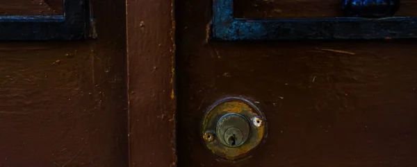 Old Door Lock Aged Metal Door Home Security Vintage — Stock Photo, Image