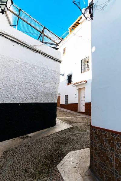 Όμορφο Γραφικό Δρόμο Στενό Δρόμο Λευκό Προσόψεις Κτιρίων Ισπανική Αρχιτεκτονική — Φωτογραφία Αρχείου