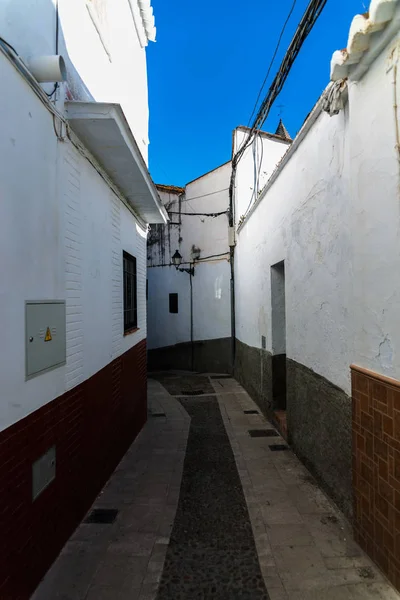 Malownicze Drogi Ulicy Wąskie Białe Elewacje Budynków Hiszpańskiej Architektury Słoneczny — Zdjęcie stockowe
