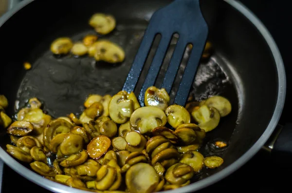 Champignons Tranchés Frits Beurre Dans Une Casserole Plat Végétarien Collation — Photo
