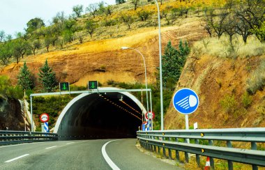 hızlı yol tünel, dağ, ulaşım tünelden lider