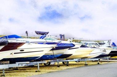 Stand, sahilde tekne yat, lüks gemi, bakım ve park yeri tekne, deniz sanayi adına yakın