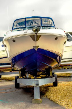 Stand, sahilde tekne yat, lüks gemi, bakım ve park yeri tekne, deniz sanayi adına yakın