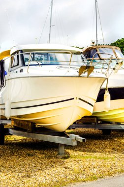 Stand, sahilde tekne yat, lüks gemi, bakım ve park yeri tekne, deniz sanayi adına yakın