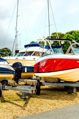 Stand, sahilde tekne yat, lüks gemi, bakım ve park yeri tekne, deniz sanayi adına yakın