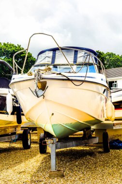 Stand, sahilde tekne yat, lüks gemi, bakım ve park yeri tekne, deniz sanayi adına yakın