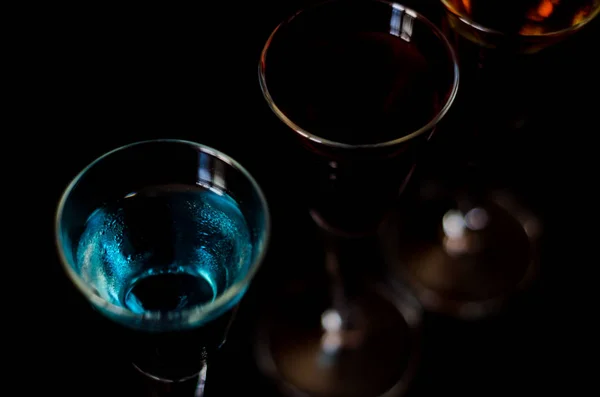 Verfrissende Likeur Een Hoog Glas Alcoholische Drank Bereid Door Barman — Stockfoto