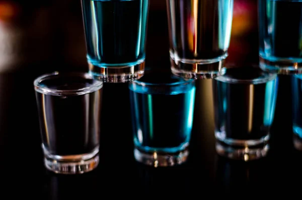 Populaire Drank Schot Kamikaze Basis Van Wodka Blue Curaçao Citroensap — Stockfoto