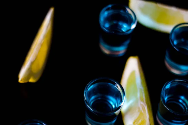 Popularny Napój Strzał Kamikaze Oparciu Wódka Blue Curacao Sok Cytryny — Zdjęcie stockowe