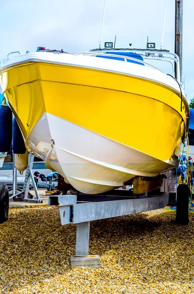 Boot Auf Stand Ufer Nahaufnahme Von Seiten Der Yacht Luxusschiff — Stockfoto