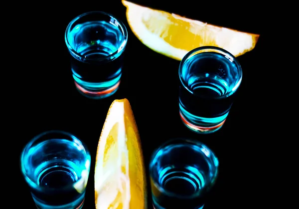 Chupito Popular Kamikaze Base Vodka Curazao Azul Jugo Limón Bebida — Foto de Stock