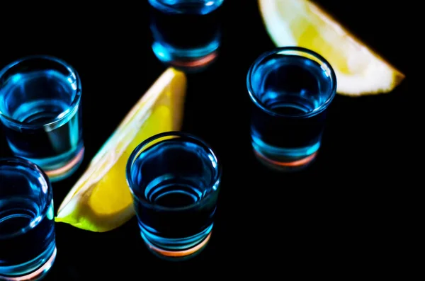 Populaire Drank Schot Kamikaze Basis Van Wodka Blue Curaçao Citroensap — Stockfoto