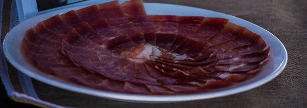 Plato Con Rodajas Cortadas Jamón Serrano Jamón Tradicional Español Carne — Foto de Stock