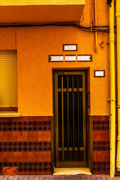 Porta Velha Com Textura Interessante Elemento Arquitetura Entrada Interessante Para — Fotografia de Stock