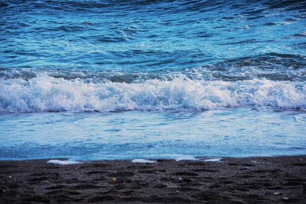 Крупним Планом Морська Вода Впливає Пісок Пляжі Морські Хвилі Спокійно — стокове фото