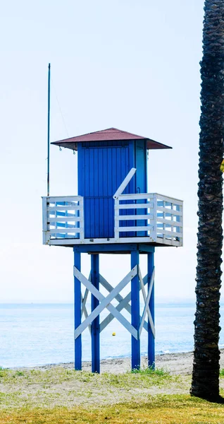 Blue Rescue Hut Sandy Beach Safe Relax Ocean Beautiful Sunny — Stock Photo, Image