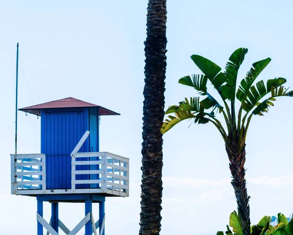 Modrá Záchranné Boudy Písečné Pláži Bezpečné Relaxovat Oceánu Krásný Slunečný — Stock fotografie