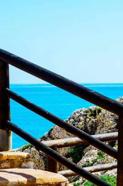 Deniz Kıyısında Ahşap Mesire Bir Uçurum Rock Rincon Yer Victoria — Stok fotoğraf