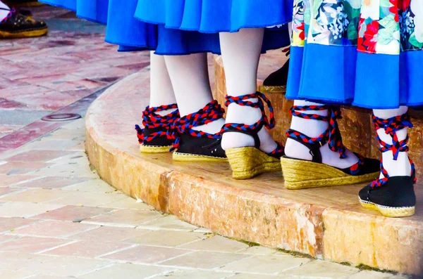 Παραδοσιακά Πολύχρωμα Παπούτσια Για Φορεσιές Στην Ισπανία Παπούτσια Χορού Εσπαντρίγιες — Φωτογραφία Αρχείου