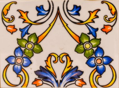 Geleneksel İspanyol dekoratif fayansları, binaların duvarlarında orijinal seramik fayanslar, dekorasyon.
