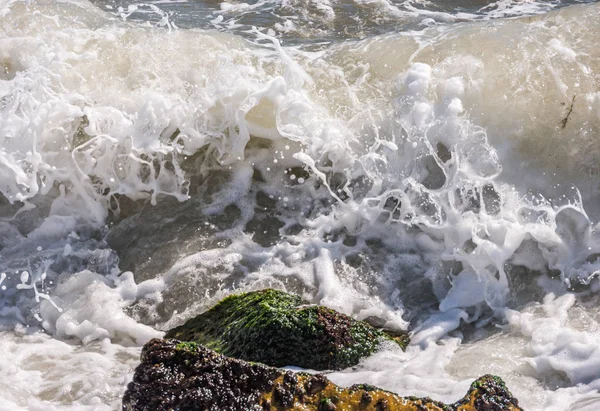 Mare Stupendo Con Onde Blu Estive Rocce Vista Rilassante Rocce — Foto Stock