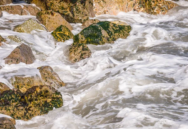 Erstaunliches Meer Mit Blauer Sommerwelle Und Felsen Entspannender Aussicht Auf — Stockfoto