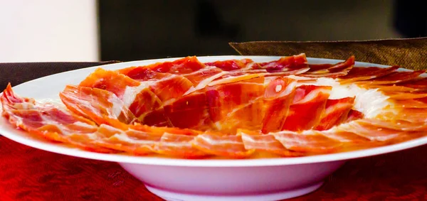 Piatto Con Fette Marmellata Serrano Prosciutto Tradizionale Spagnolo Carne — Foto Stock
