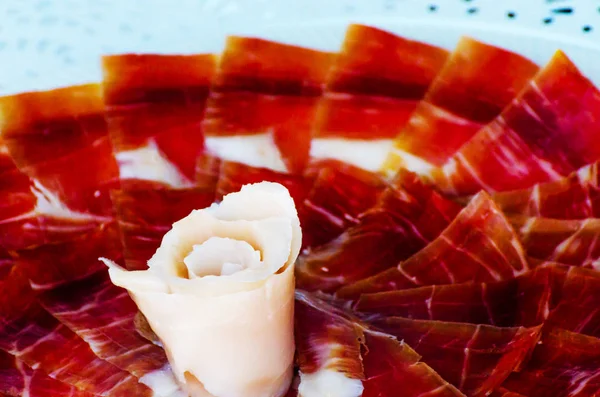 Piatto Con Fette Marmellata Serrano Prosciutto Tradizionale Spagnolo Carne — Foto Stock