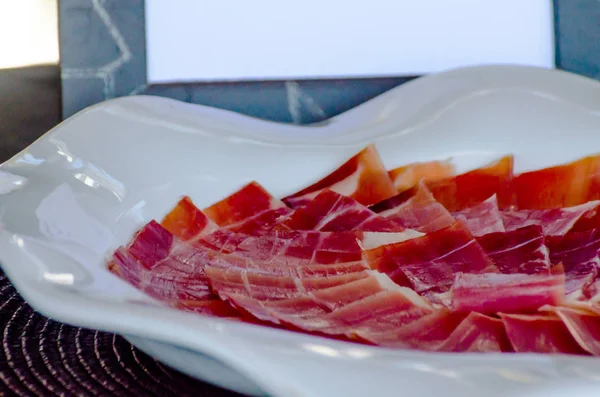 Prato Com Fatias Cortadas Jamon Serrano Presunto Tradicional Espanhol Carne — Fotografia de Stock