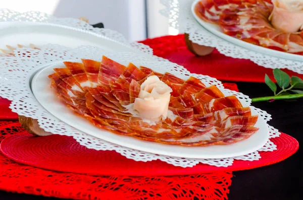 Piatto Con Fette Marmellata Serrano Prosciutto Tradizionale Spagnolo Carne — Foto Stock