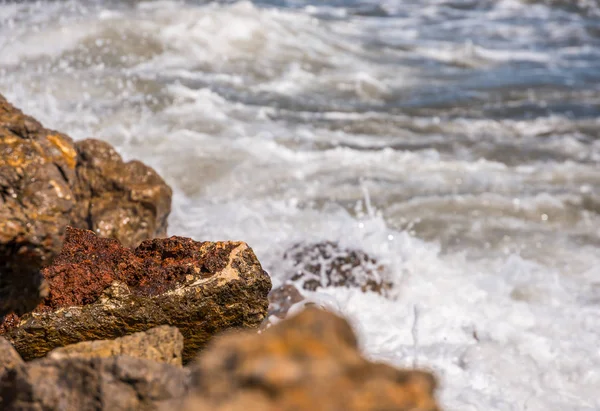 Mare Stupendo Con Onde Blu Estive Rocce Vista Rilassante Rocce — Foto Stock