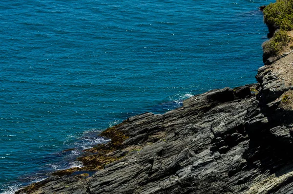 Increíble Mar Con Olas Azules Verano Rocas Relajante Vista Las —  Fotos de Stock