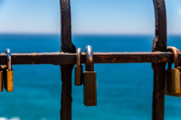 Rostiges Vorhängeschloss Das Einer Balustrade Meer Befestigt Ist Eine Traditionelle — Stockfoto