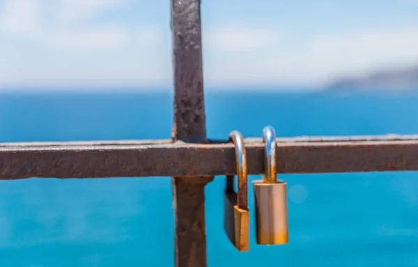 Cadenas Rouillé Attaché Une Balustrade Par Mer Une Façon Traditionnelle — Photo